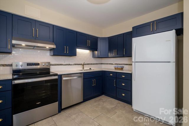 6810 Farmingdale Drive D, Charlotte, NC 28212