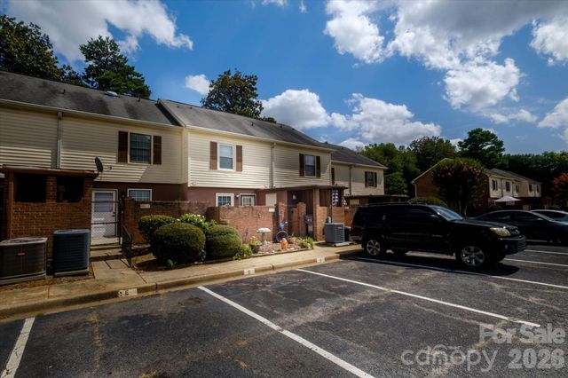 6810 Farmingdale Drive D, Charlotte, NC 28212