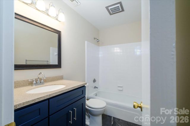 6810 Farmingdale Drive D, Charlotte, NC 28212