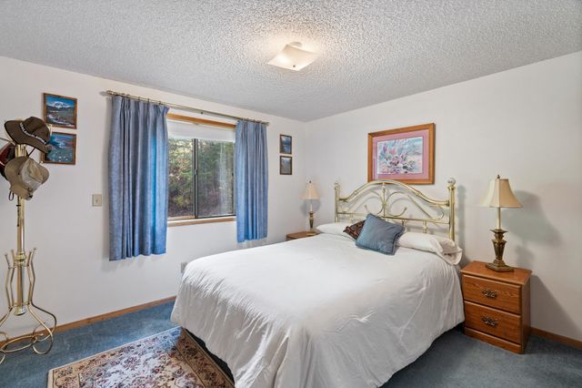 12019 N Sutton Bay Rd, Newman Lake, WA 99025