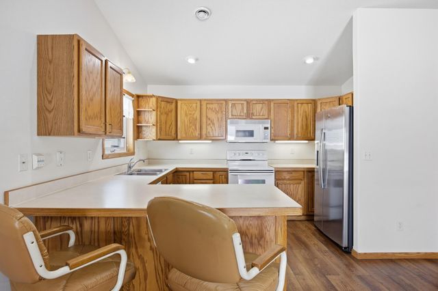 1327 32nd Street Circle S, Moorhead, MN 56560