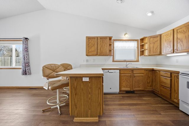 1327 32nd Street Circle S, Moorhead, MN 56560