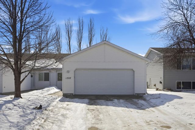 1327 32nd Street Circle S, Moorhead, MN 56560