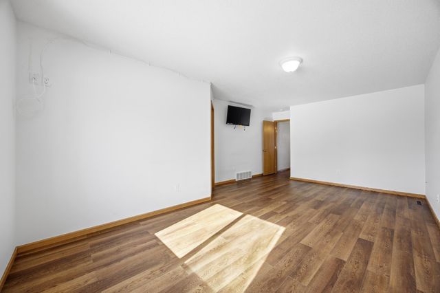 1327 32nd Street Circle S, Moorhead, MN 56560