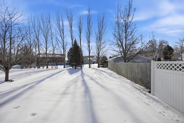 1327 32nd Street Circle S, Moorhead, MN 56560