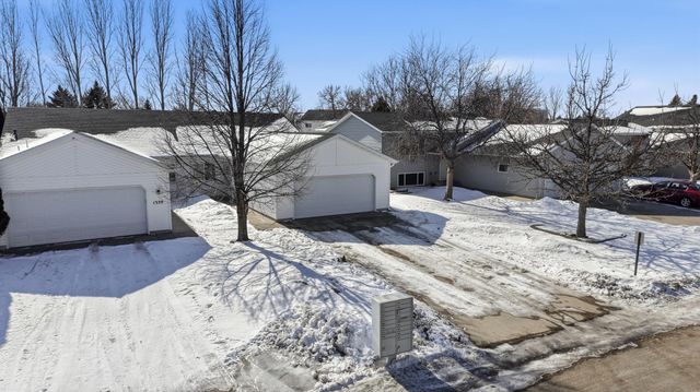 1327 32nd Street Circle S, Moorhead, MN 56560