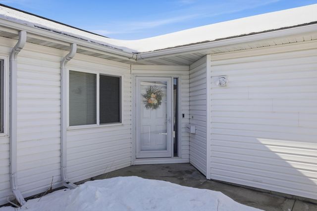 1327 32nd Street Circle S, Moorhead, MN 56560