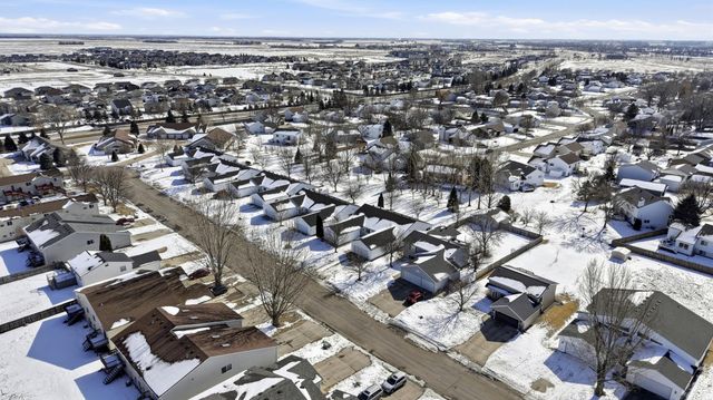 1327 32nd Street Circle S, Moorhead, MN 56560