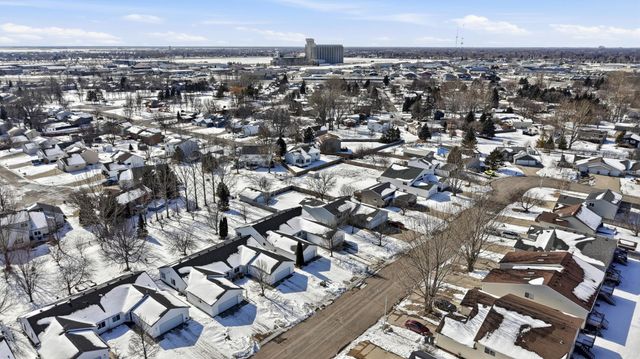 1327 32nd Street Circle S, Moorhead, MN 56560