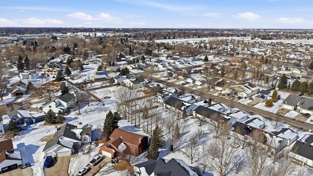 1327 32nd Street Circle S, Moorhead, MN 56560