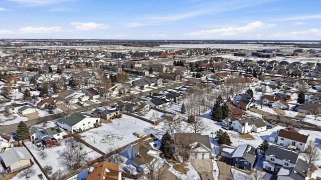 1327 32nd Street Circle S, Moorhead, MN 56560