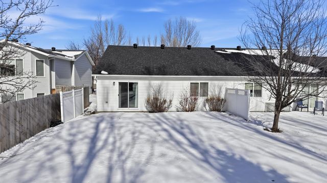 1327 32nd Street Circle S, Moorhead, MN 56560