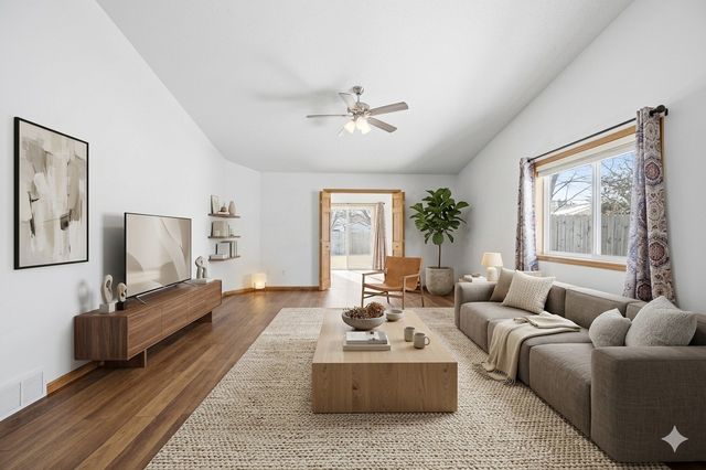 1327 32nd Street Circle S, Moorhead, MN 56560