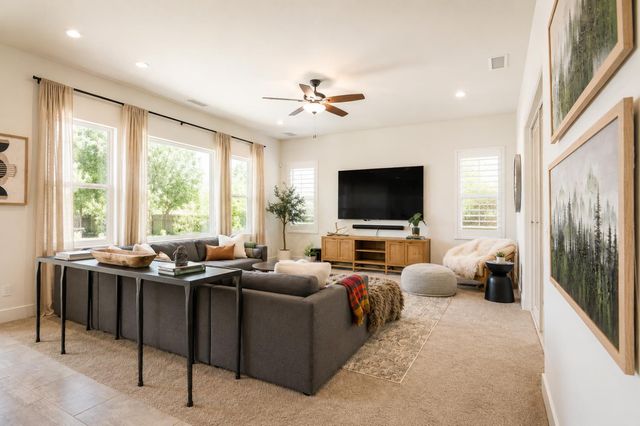 1048 Beaver Pond Loop, Madera, CA 93636