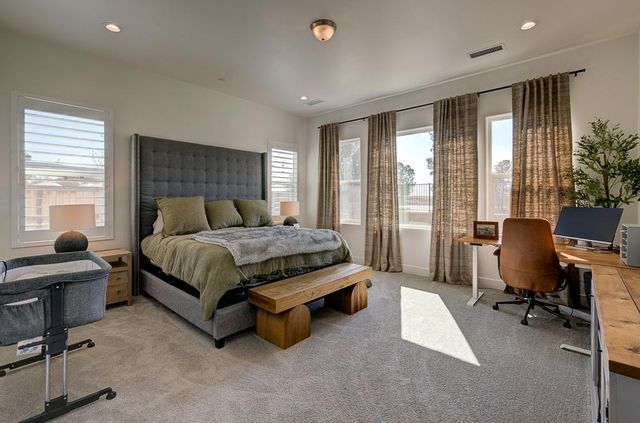 1048 Beaver Pond Loop, Madera, CA 93636