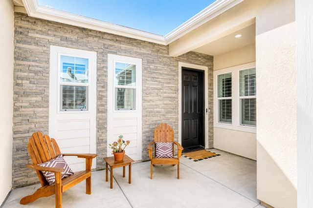 1048 Beaver Pond Loop, Madera, CA 93636
