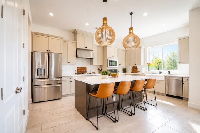 1048 Beaver Pond Loop, Madera, CA 93636