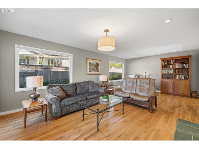 5321 Sw 33RD Dr, Portland, OR 97239