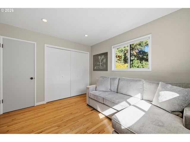 5321 Sw 33RD Dr, Portland, OR 97239