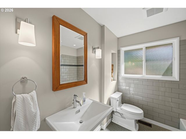 5321 Sw 33RD Dr, Portland, OR 97239
