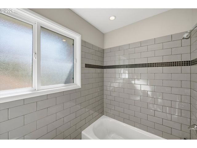 5321 Sw 33RD Dr, Portland, OR 97239