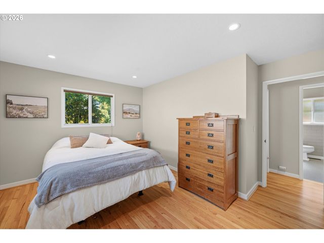 5321 Sw 33RD Dr, Portland, OR 97239