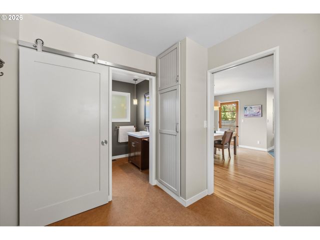 5321 Sw 33RD Dr, Portland, OR 97239