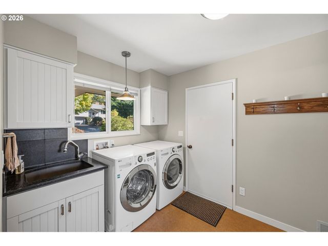 5321 Sw 33RD Dr, Portland, OR 97239