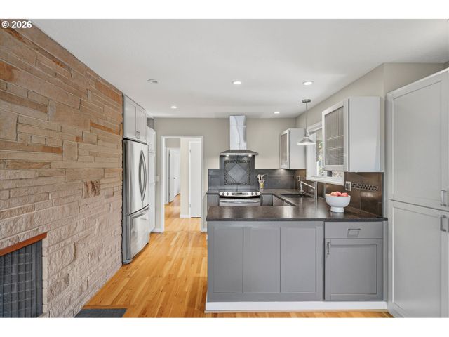 5321 Sw 33RD Dr, Portland, OR 97239