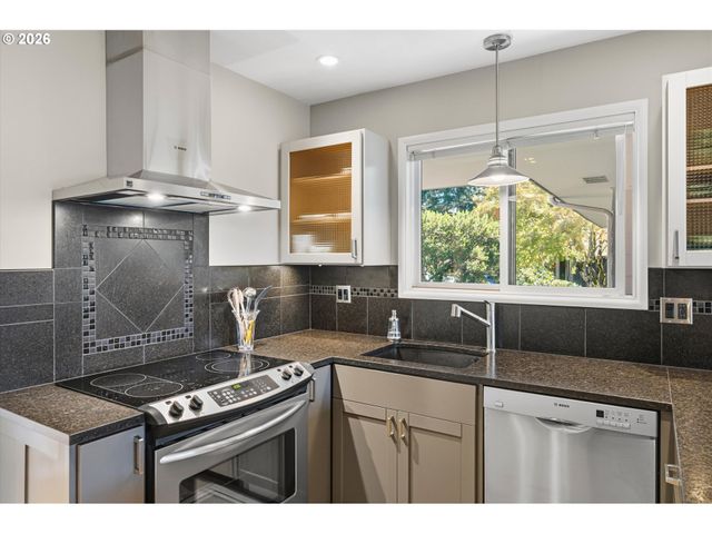 5321 Sw 33RD Dr, Portland, OR 97239