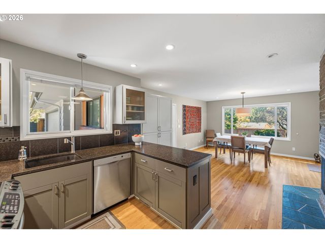 5321 Sw 33RD Dr, Portland, OR 97239