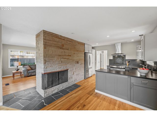 5321 Sw 33RD Dr, Portland, OR 97239