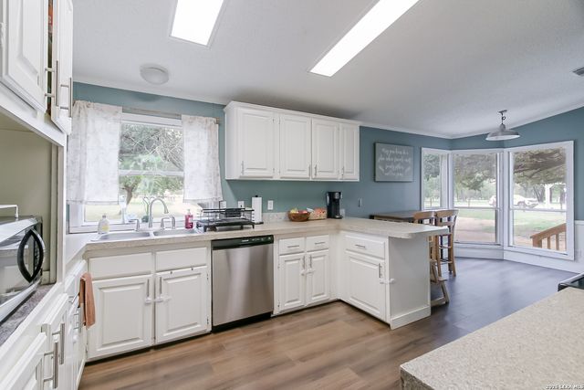 107 HARVEST LN, Floresville, TX 78114