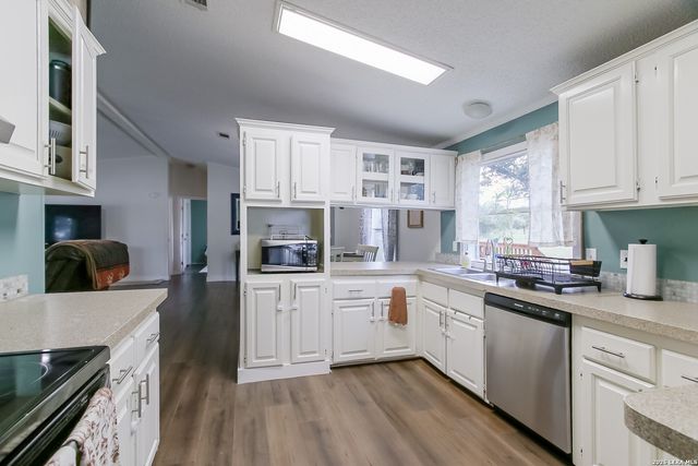 107 HARVEST LN, Floresville, TX 78114