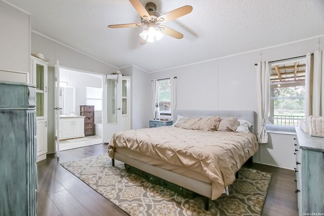 107 HARVEST LN, Floresville, TX 78114