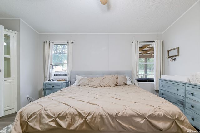107 HARVEST LN, Floresville, TX 78114