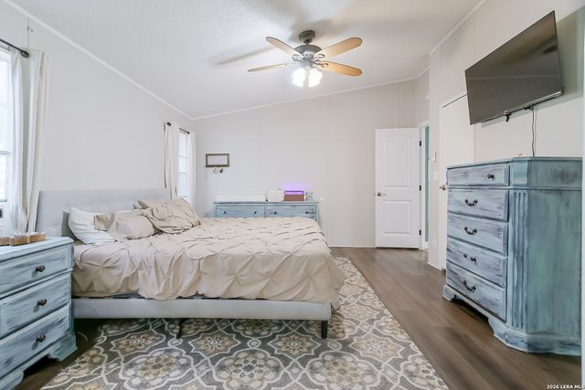 107 HARVEST LN, Floresville, TX 78114