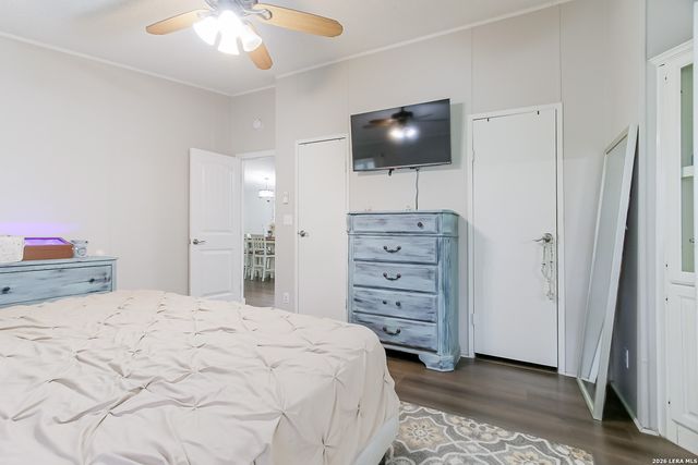 107 HARVEST LN, Floresville, TX 78114