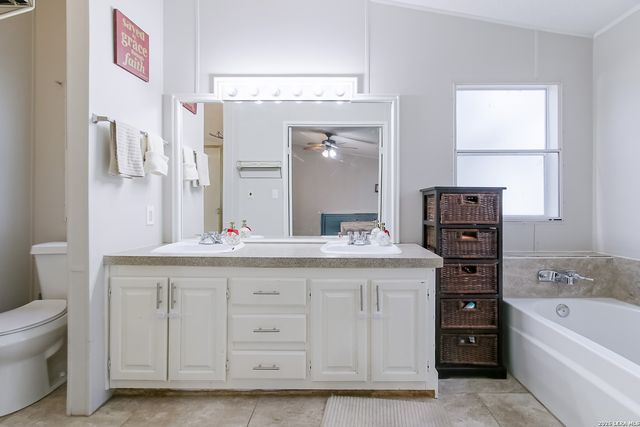 107 HARVEST LN, Floresville, TX 78114