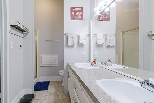 107 HARVEST LN, Floresville, TX 78114
