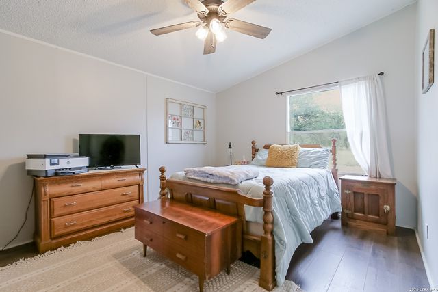 107 HARVEST LN, Floresville, TX 78114