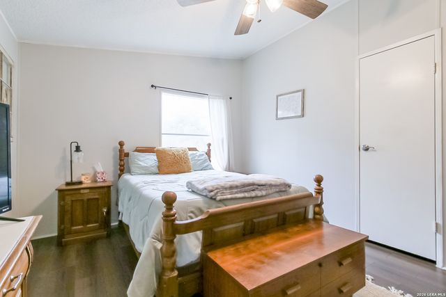 107 HARVEST LN, Floresville, TX 78114