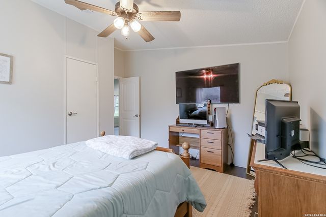 107 HARVEST LN, Floresville, TX 78114
