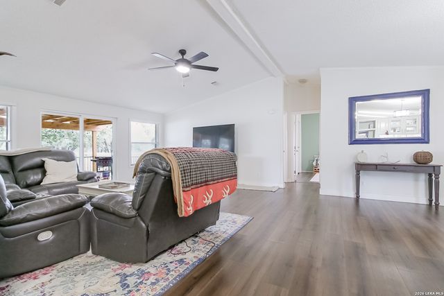 107 HARVEST LN, Floresville, TX 78114