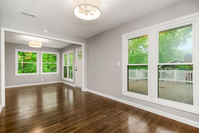 6807 N Walnut Street, Kansas City, MO 64118