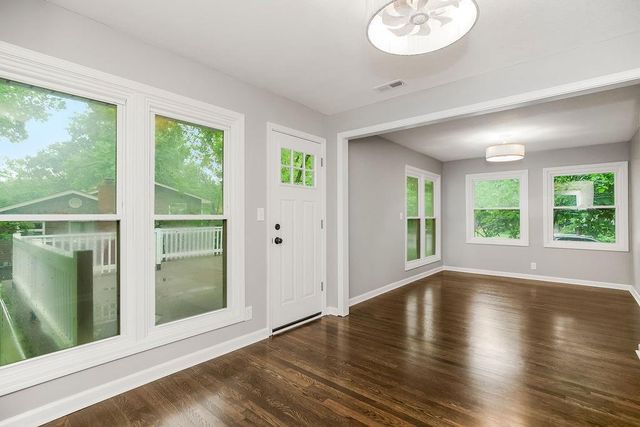 6807 N Walnut Street, Kansas City, MO 64118