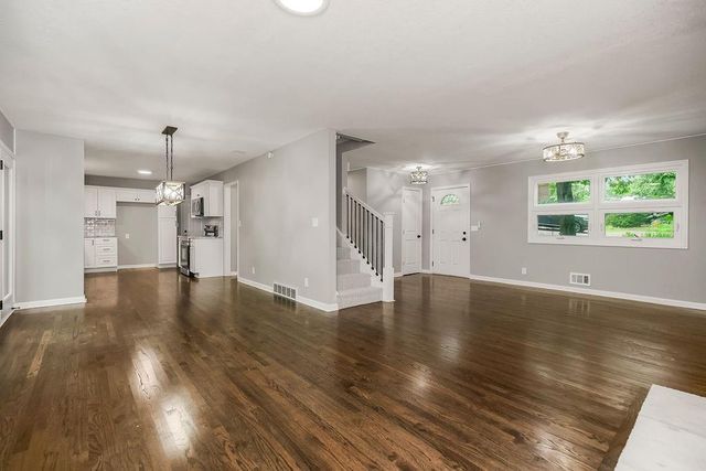6807 N Walnut Street, Kansas City, MO 64118