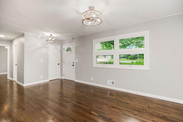6807 N Walnut Street, Kansas City, MO 64118