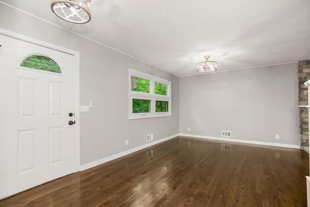 6807 N Walnut Street, Kansas City, MO 64118