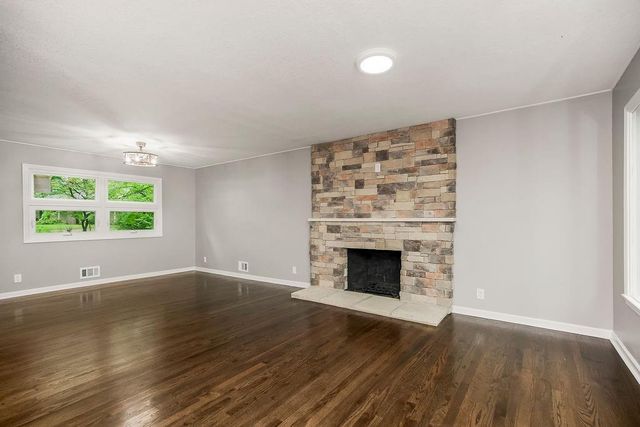 6807 N Walnut Street, Kansas City, MO 64118